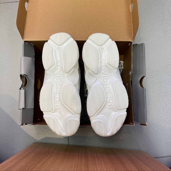 Balenciaga Triple S Sneaker ‘Allover Logo - White’ - Picture 7 of 8
